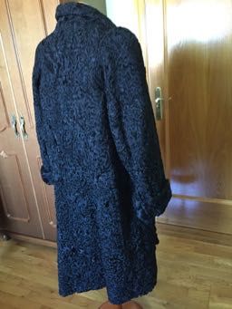 ABRIGO DE ASTRACAN DE MUJER