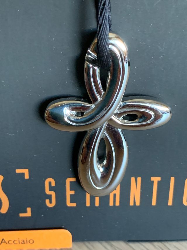 Croce in acciaio nuova.