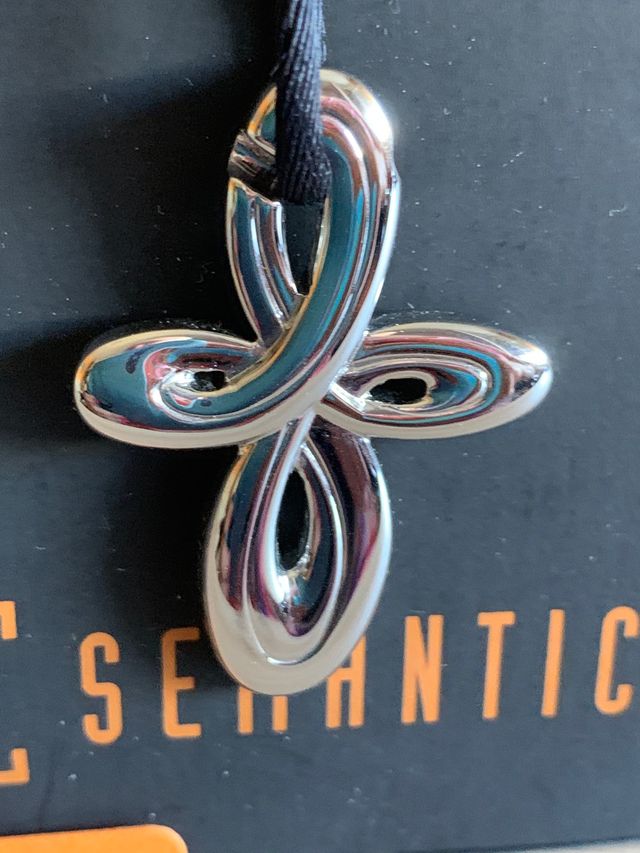 Croce in acciaio nuova.