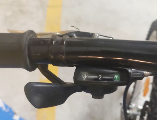 Mountain bike MTB in alluminio a 21 velocità