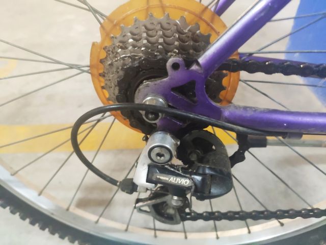 Mountain bike MTB in alluminio a 21 velocità