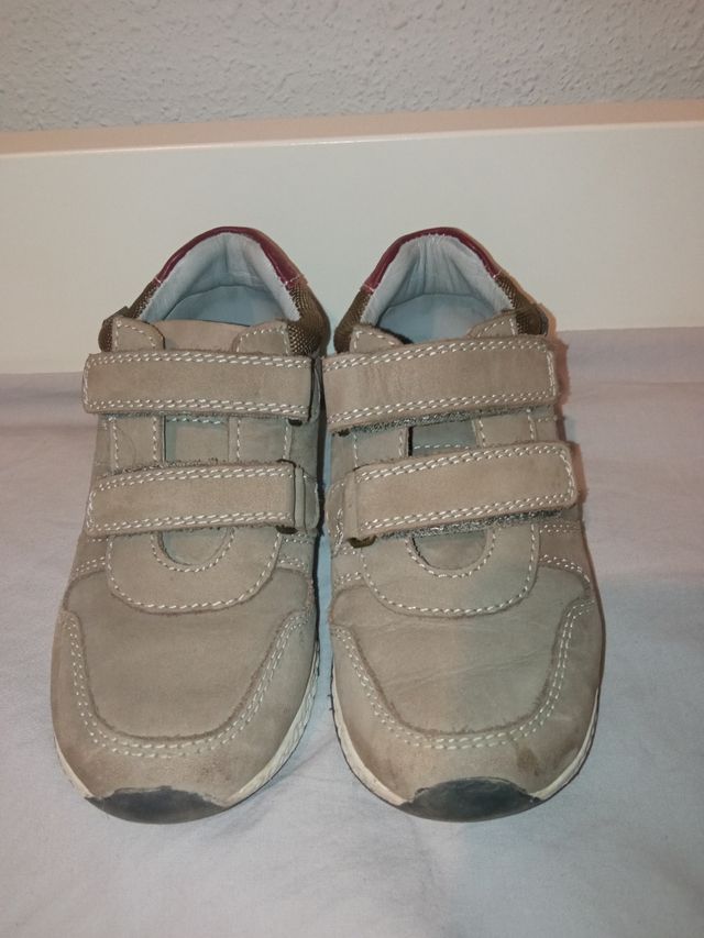 Zapatillas niño nº26 (más bien 25.5)