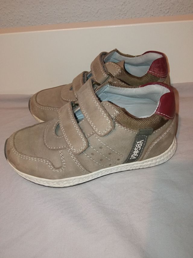 Zapatillas niño nº26 (más bien 25.5)