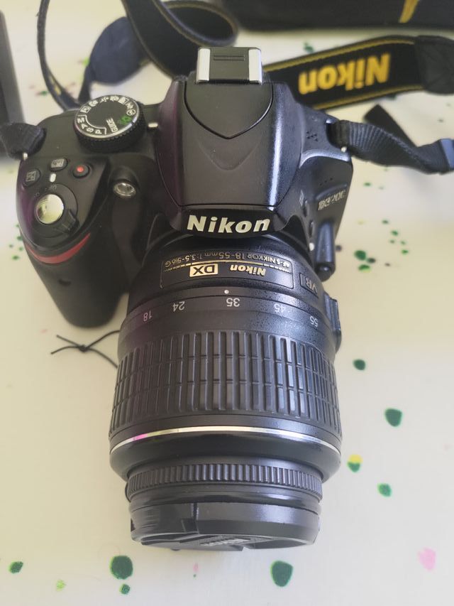 Cámara réflex Nikon D3200 + objetivos + flash