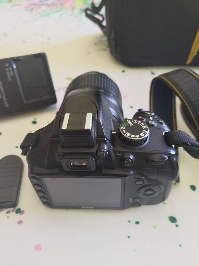 Cámara réflex Nikon D3200 + objetivos + flash