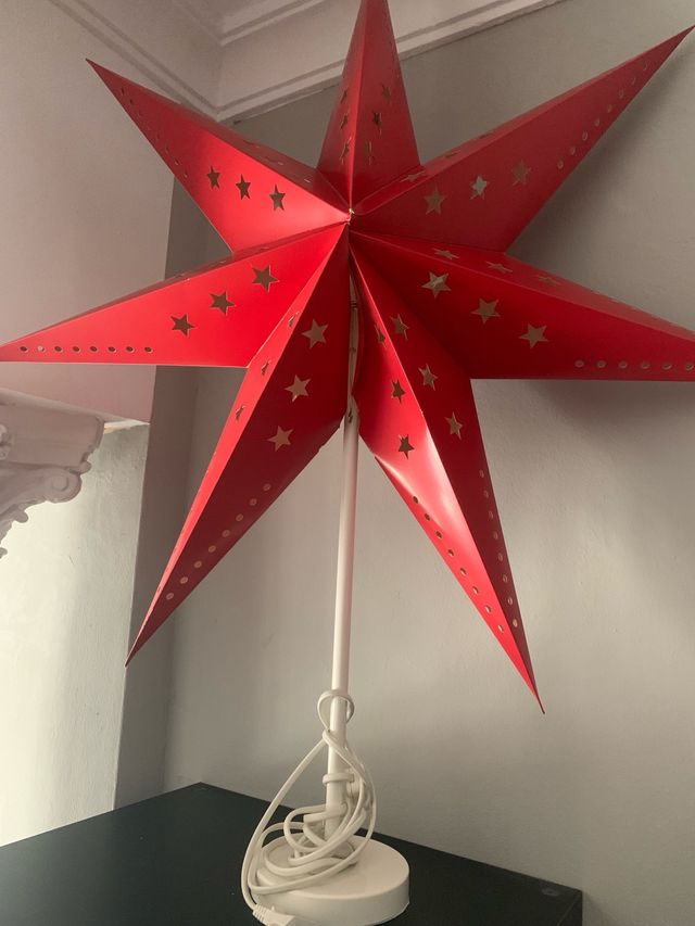 Lámpara de mesa estrella roja