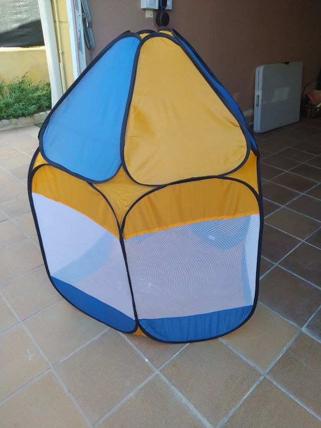 Tienda de campaña con bolas