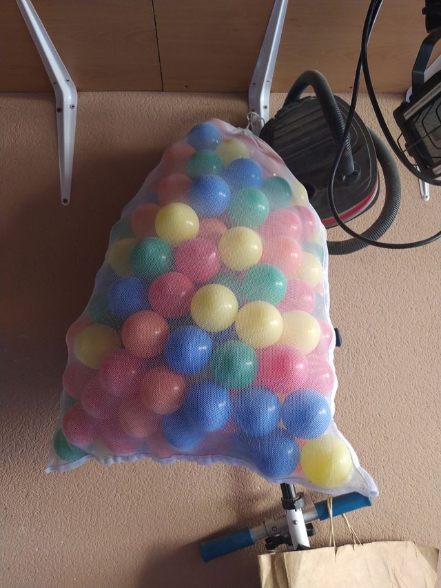 Tienda de campaña con bolas