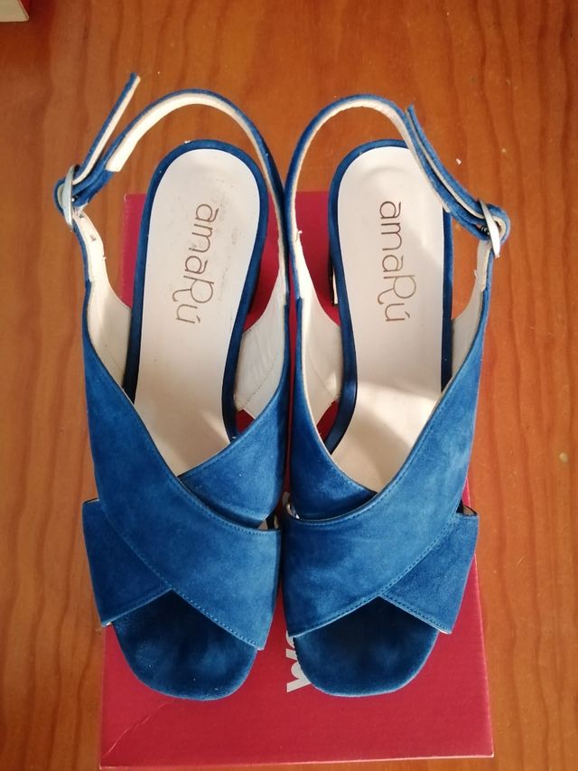 Sandalia de tacon con detalle de colores