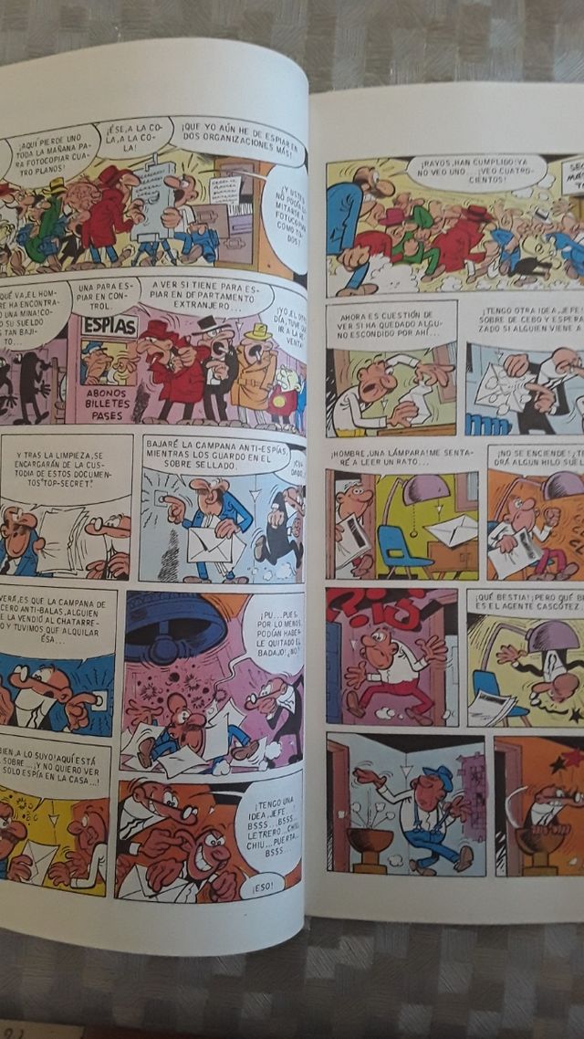 Comics Mortadelo y Filemon + Botones Sacarino