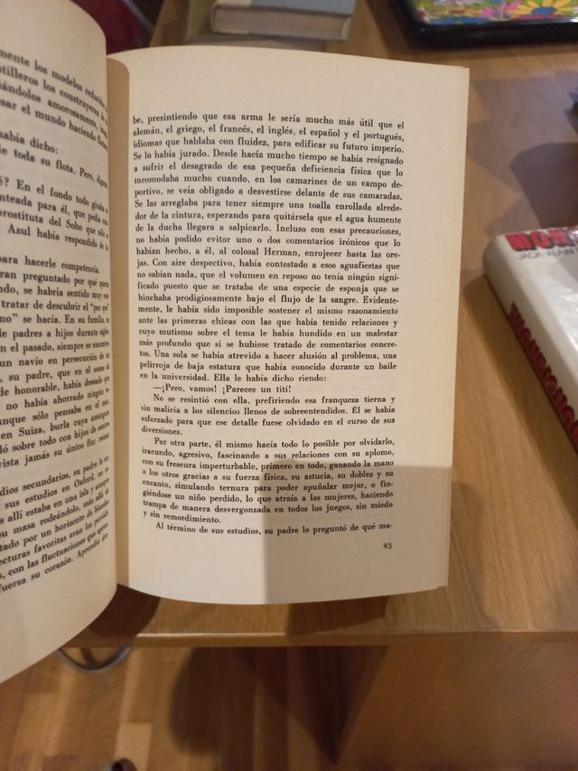 2 libros: El griego y El mundo del delito