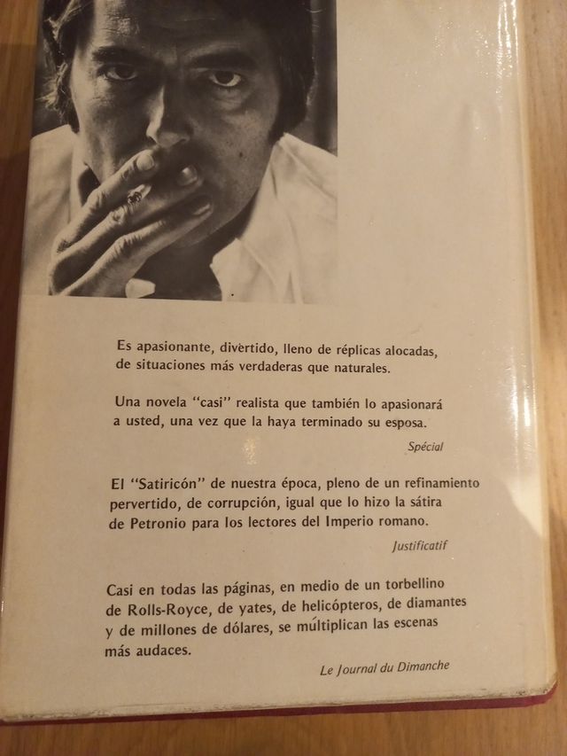 2 libros: El griego y El mundo del delito