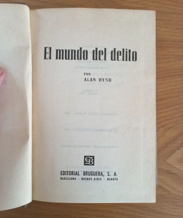 2 libros: El griego y El mundo del delito