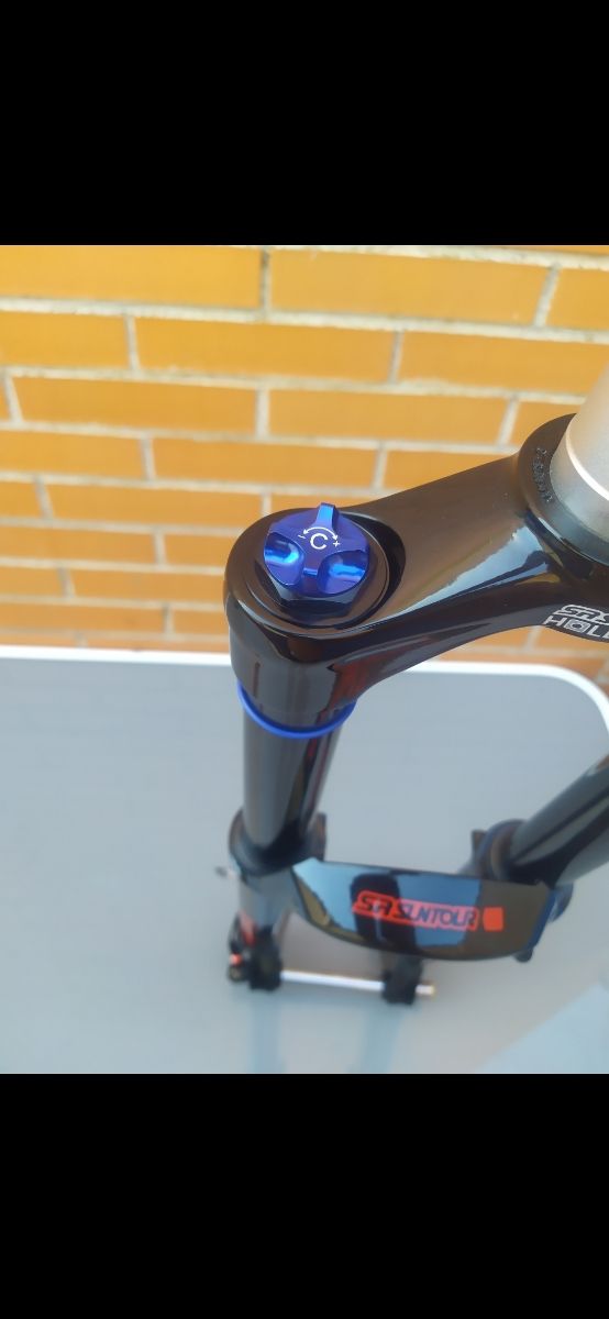 DUROLUX 170mm RC 27,5"  Aire. ENDURO.Suntour Nueva