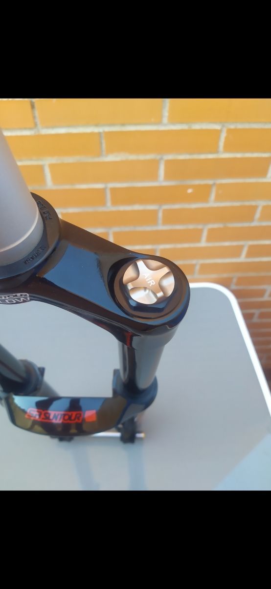 DUROLUX 170mm RC 27,5"  Aire. ENDURO.Suntour Nueva