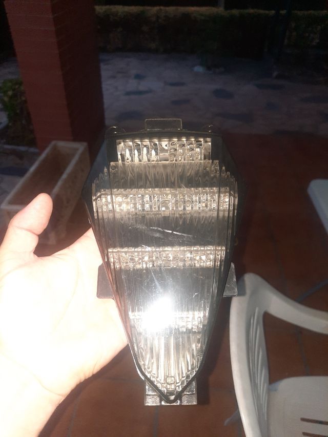 vendo luz de freno de led ahumado de Yamaha R6