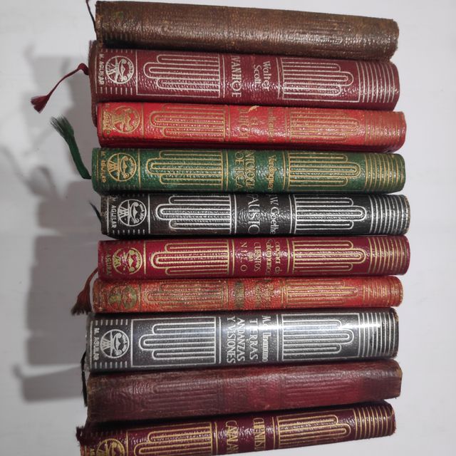 Colección libros  " Crisol ".