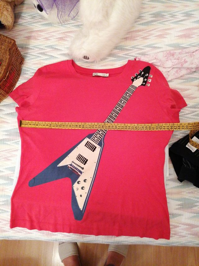Camiseta roja, imagen 🎸