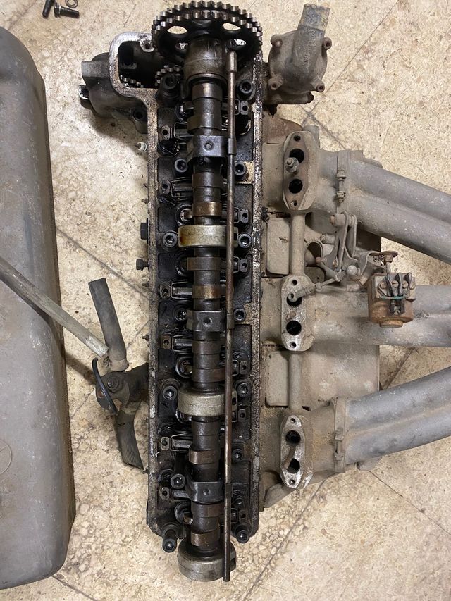 Mercedes 6 cilindros años 60 W111 220 SE