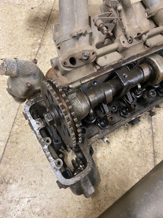 Mercedes 6 cilindros años 60 W111 220 SE