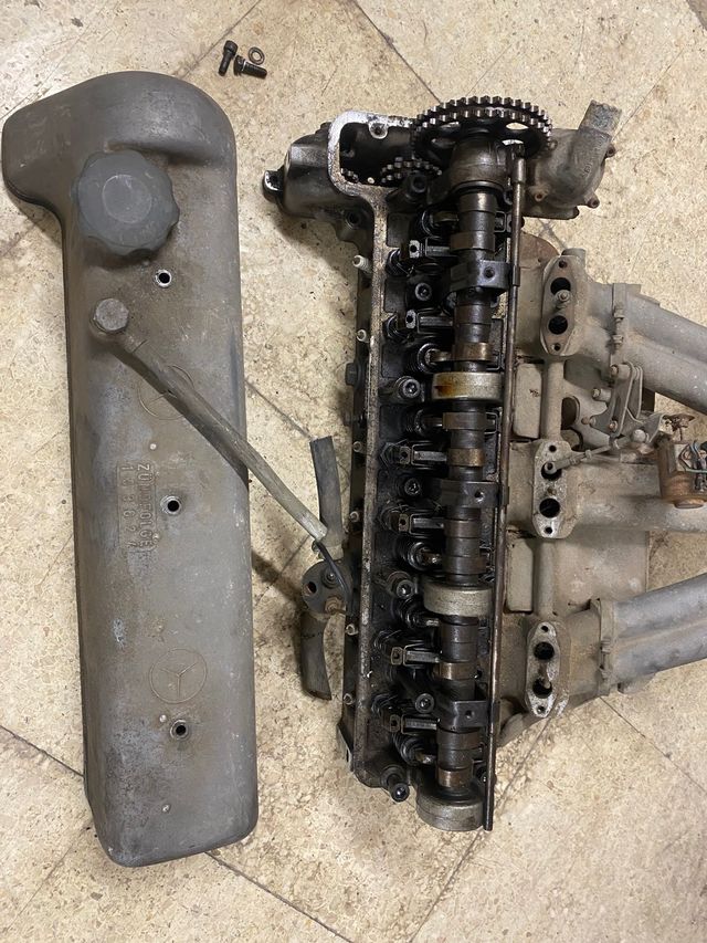 Mercedes 6 cilindros años 60 W111 220 SE