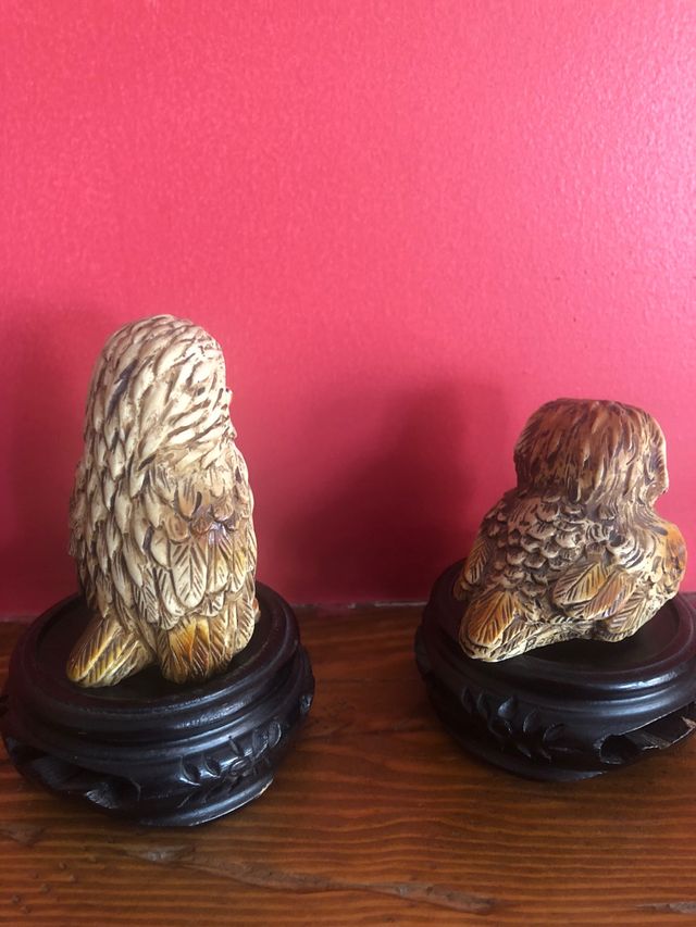 PAREJA DE BUOS DE RESINA + 2 PEANAS TROQUELADAS