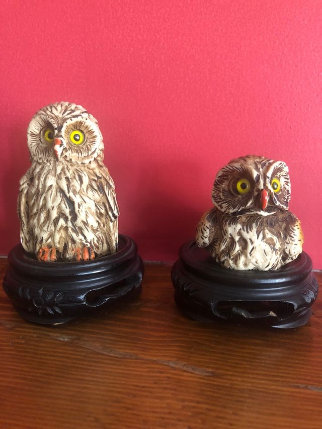 PAREJA DE BUOS DE RESINA + 2 PEANAS TROQUELADAS