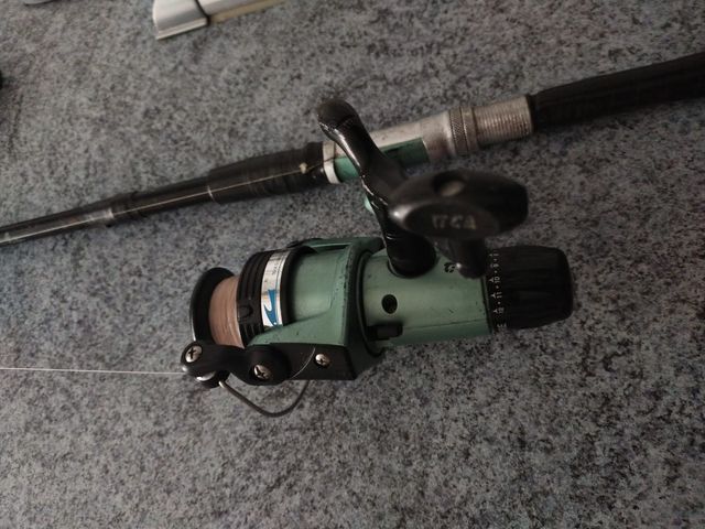 caña de pesca con carrete