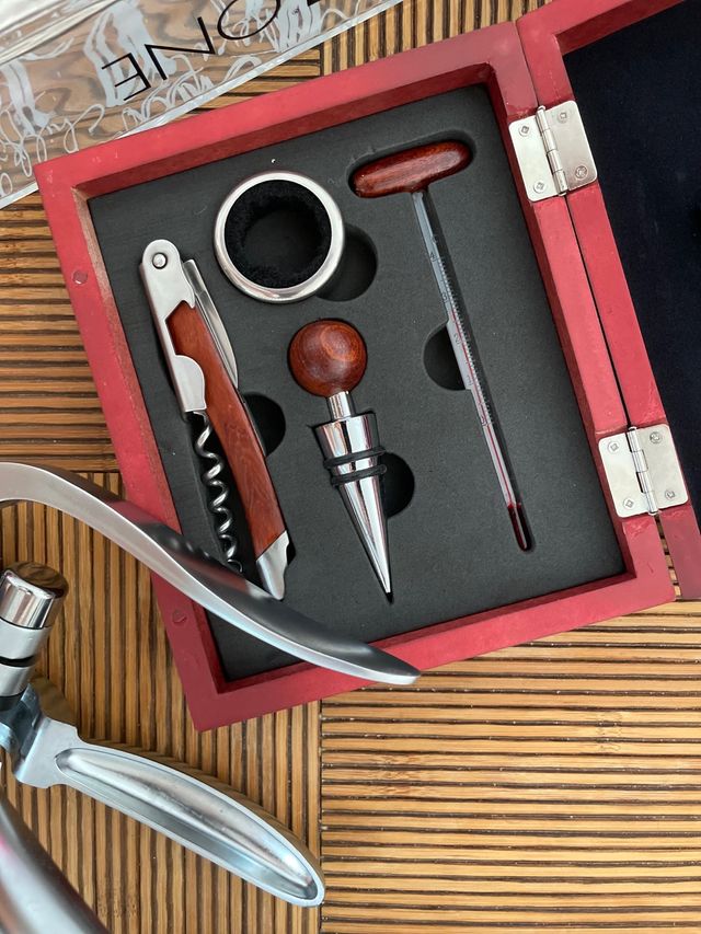 Lote de Sacacorchos, aireadores y enfriadores de v