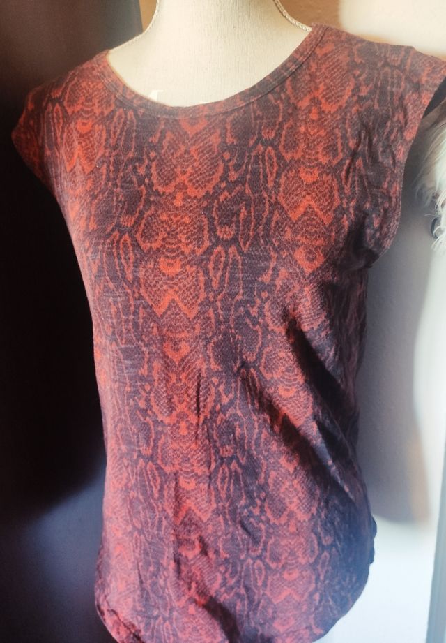 Camiseta serpiente rojo animal print glam rock pun
