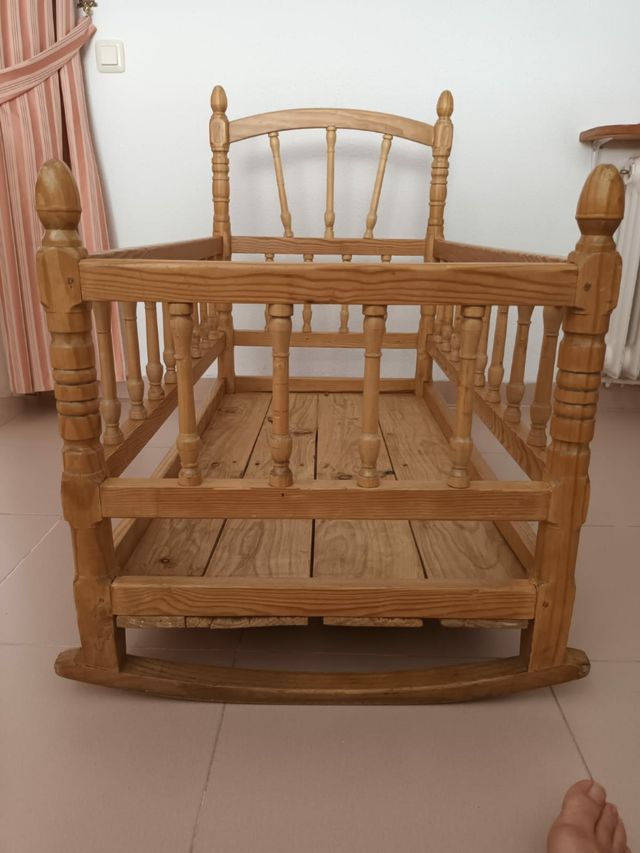 Antigua Cuna balancín