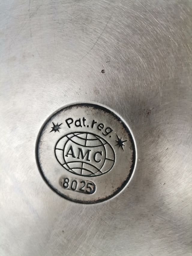 Olla AMC 27 cm diametro.