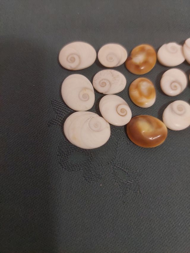 20 Ojos de Chiva, Amuletos buena suerte