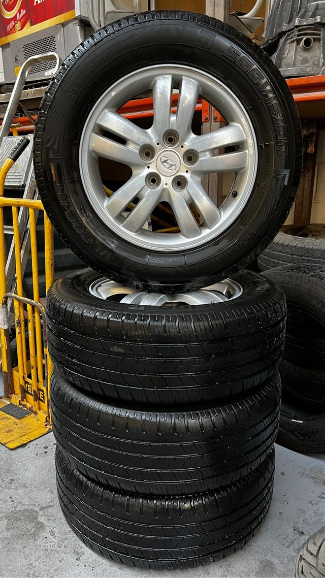 Cubiertas y llantas de Tucson 235/60R16
