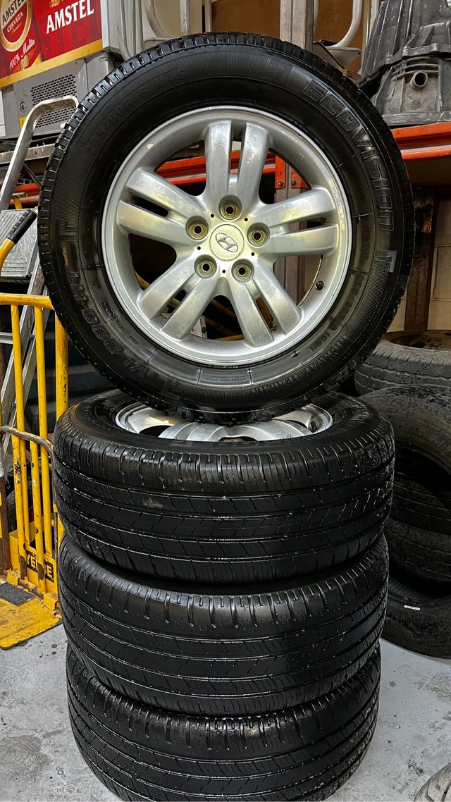 Cubiertas y llantas de Tucson 235/60R16