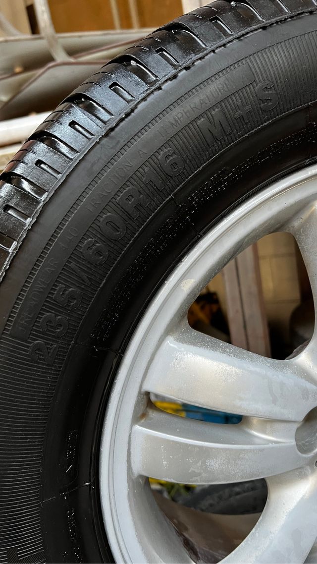 Cubiertas y llantas de Tucson 235/60R16