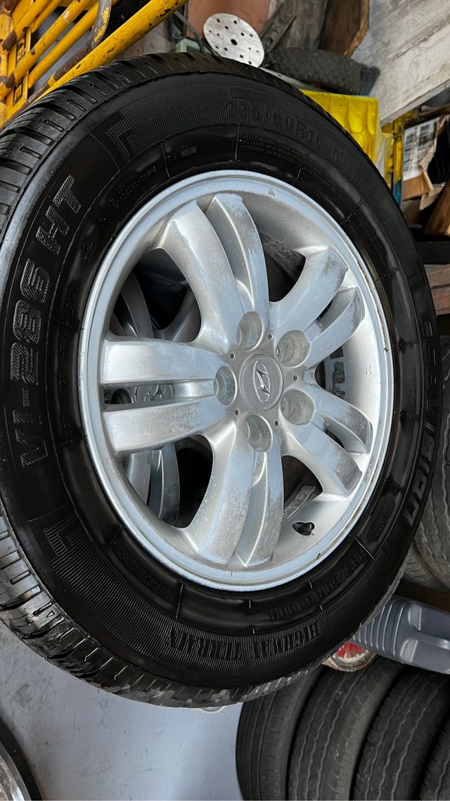 Cubiertas y llantas de Tucson 235/60R16