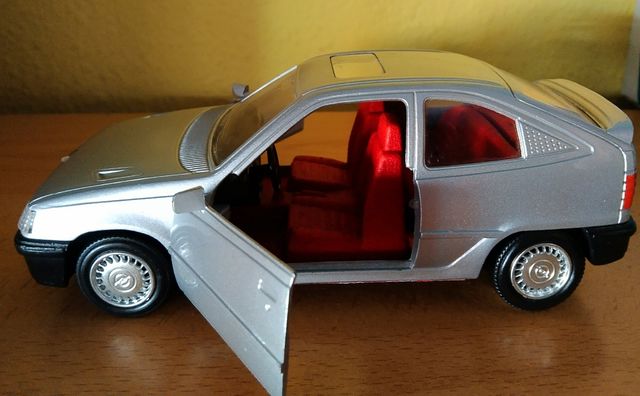 Opel Kadett escala 1/24 años 90