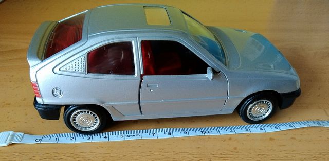 Opel Kadett escala 1/24 años 90