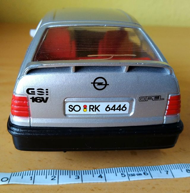 Opel Kadett escala 1/24 años 90