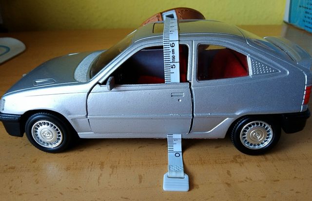 Opel Kadett escala 1/24 años 90