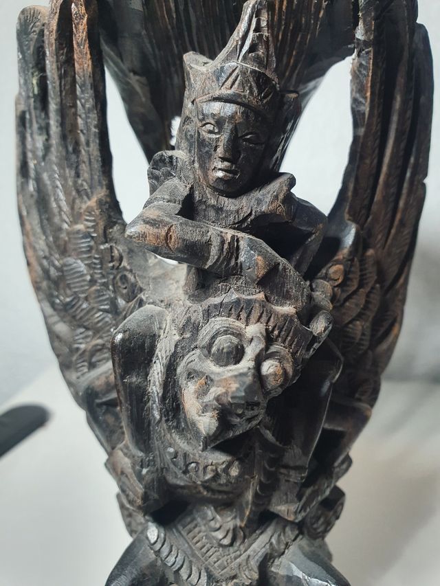 Vishnu y Garuda, mediados del siglo XX, madera