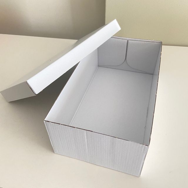Caja blanca de zapatos  28x16x10 cm (LxAxh)