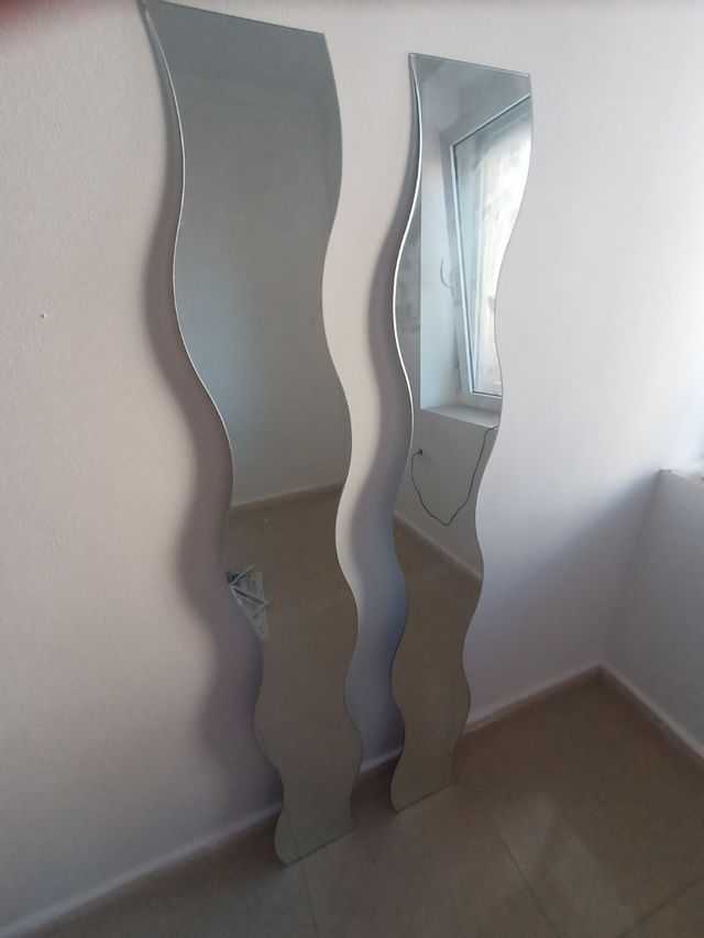Dos espejos para puertas de armario o decoración