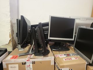 In vendita schermi/monitor/stampanti
