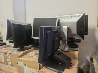 In vendita schermi/monitor/stampanti