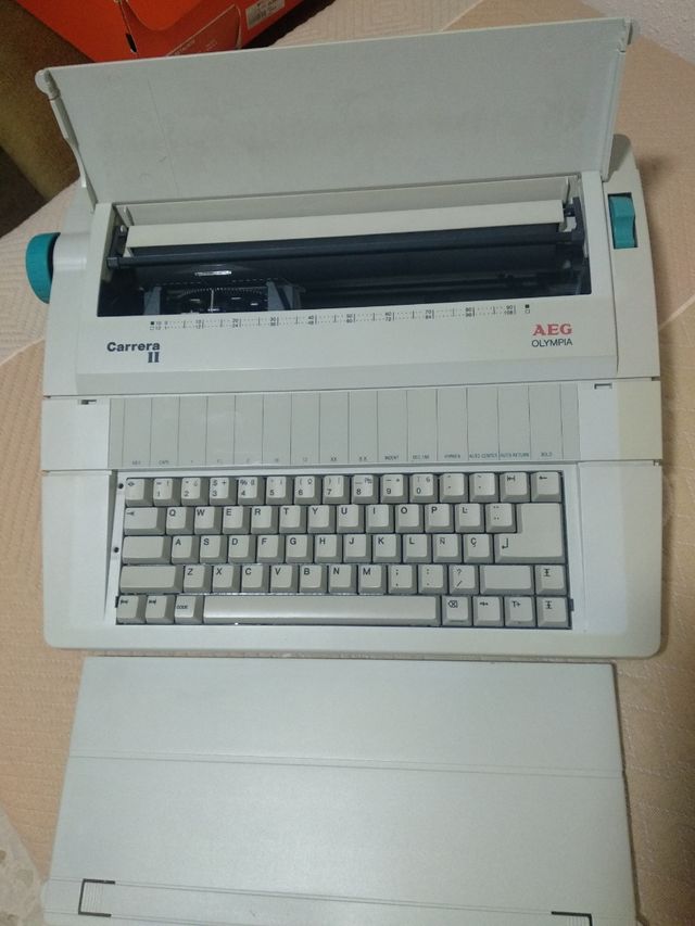 maquina de escribir AEG olympia carrera II