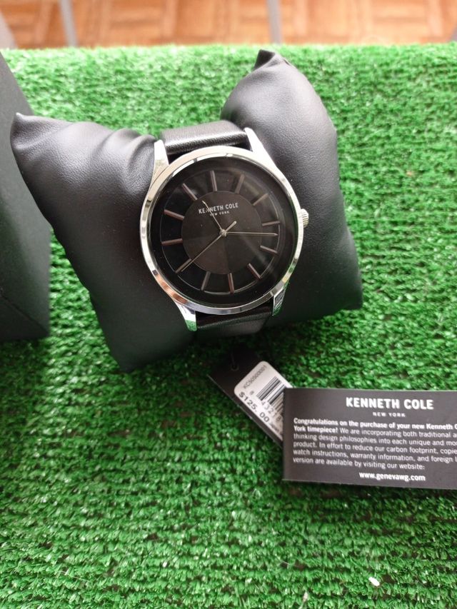 Reloj elegante Kenneth Cole nuevo