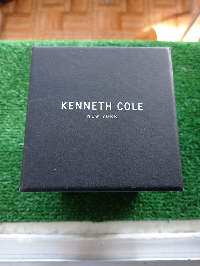 Reloj elegante Kenneth Cole nuevo