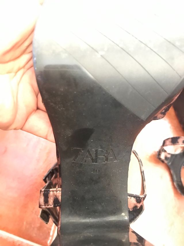 Sandalia plataforma Zara.